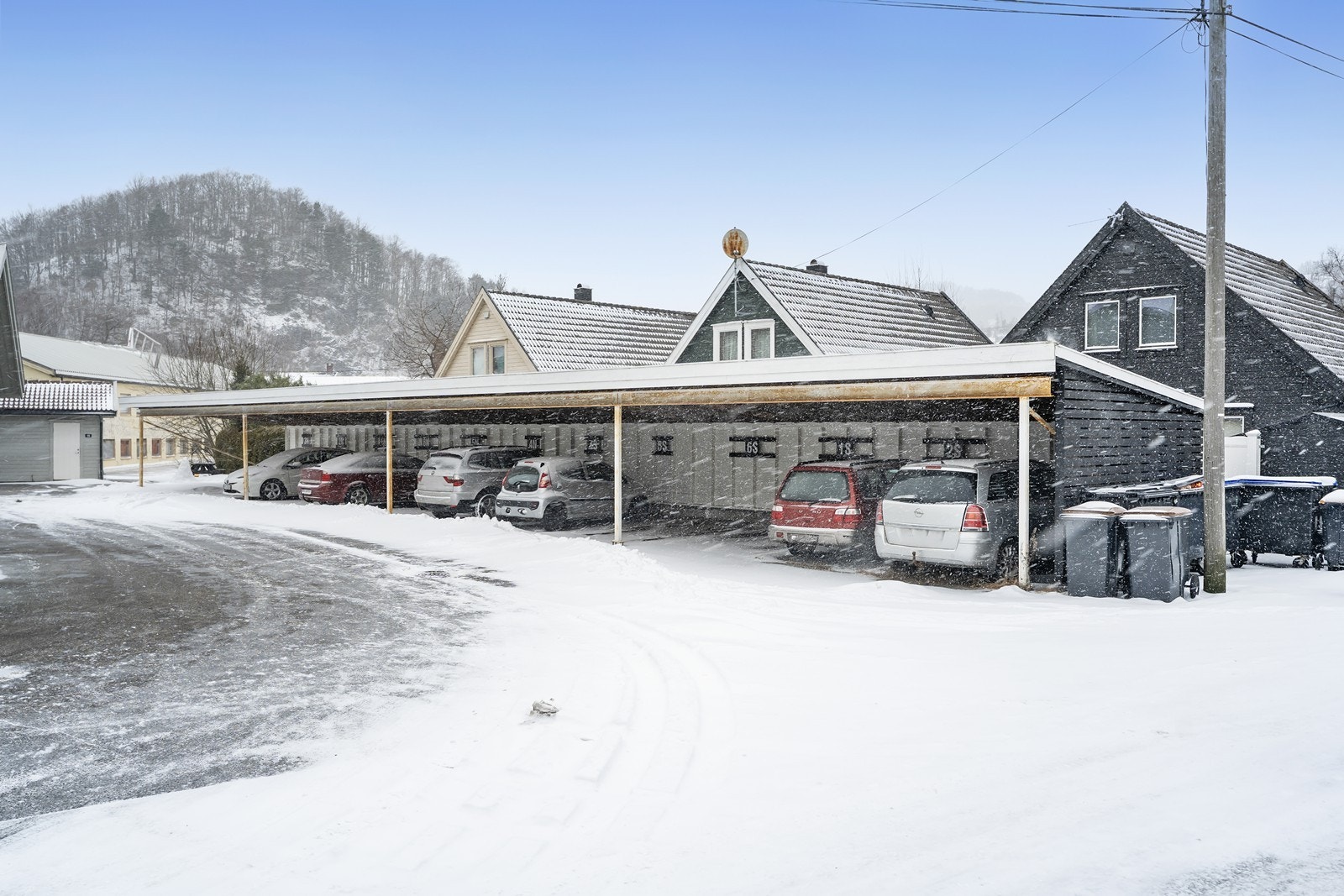 Medfølger plass i felles carportanlegg. Galleribilde