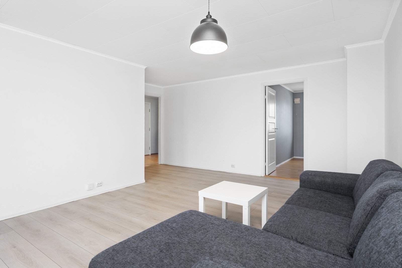 Leiligheten har en del slitasje på innvendige overflater. Galleribilde