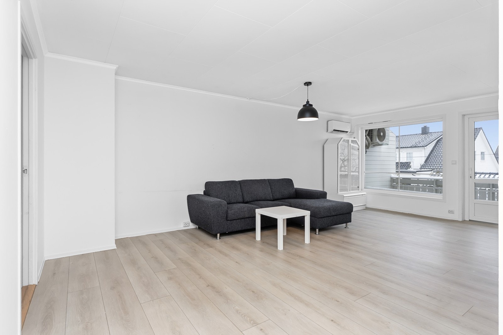 God plass til sittegruppe og spisebord. Galleribilde