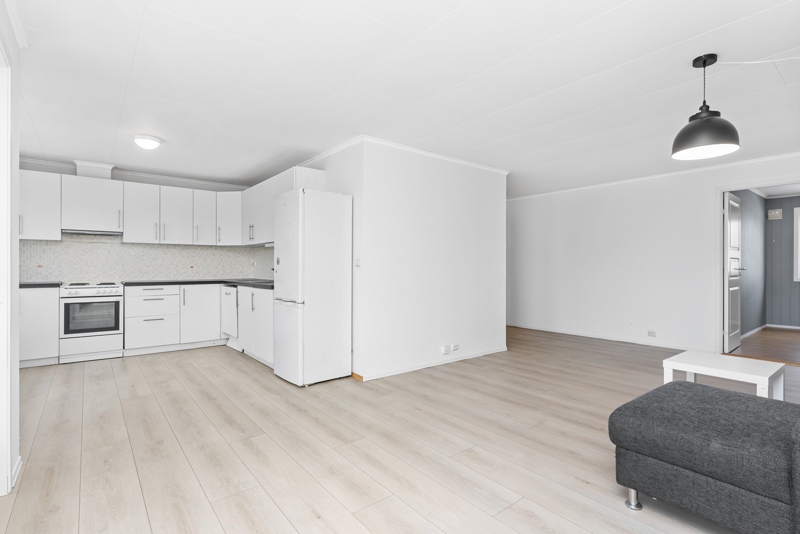 Åpen løsning mellom stue og kjøkken. Galleribilde