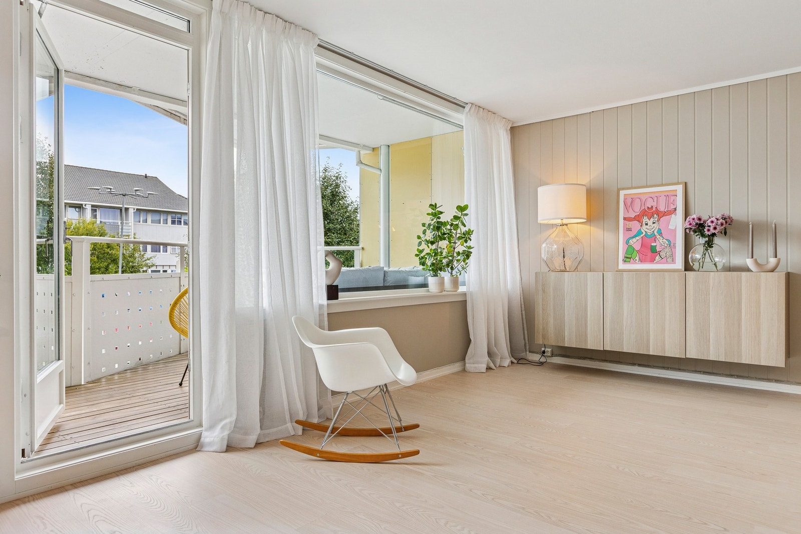 Direkte utgang til balkong på 11 kvm fra stue. Galleribilde