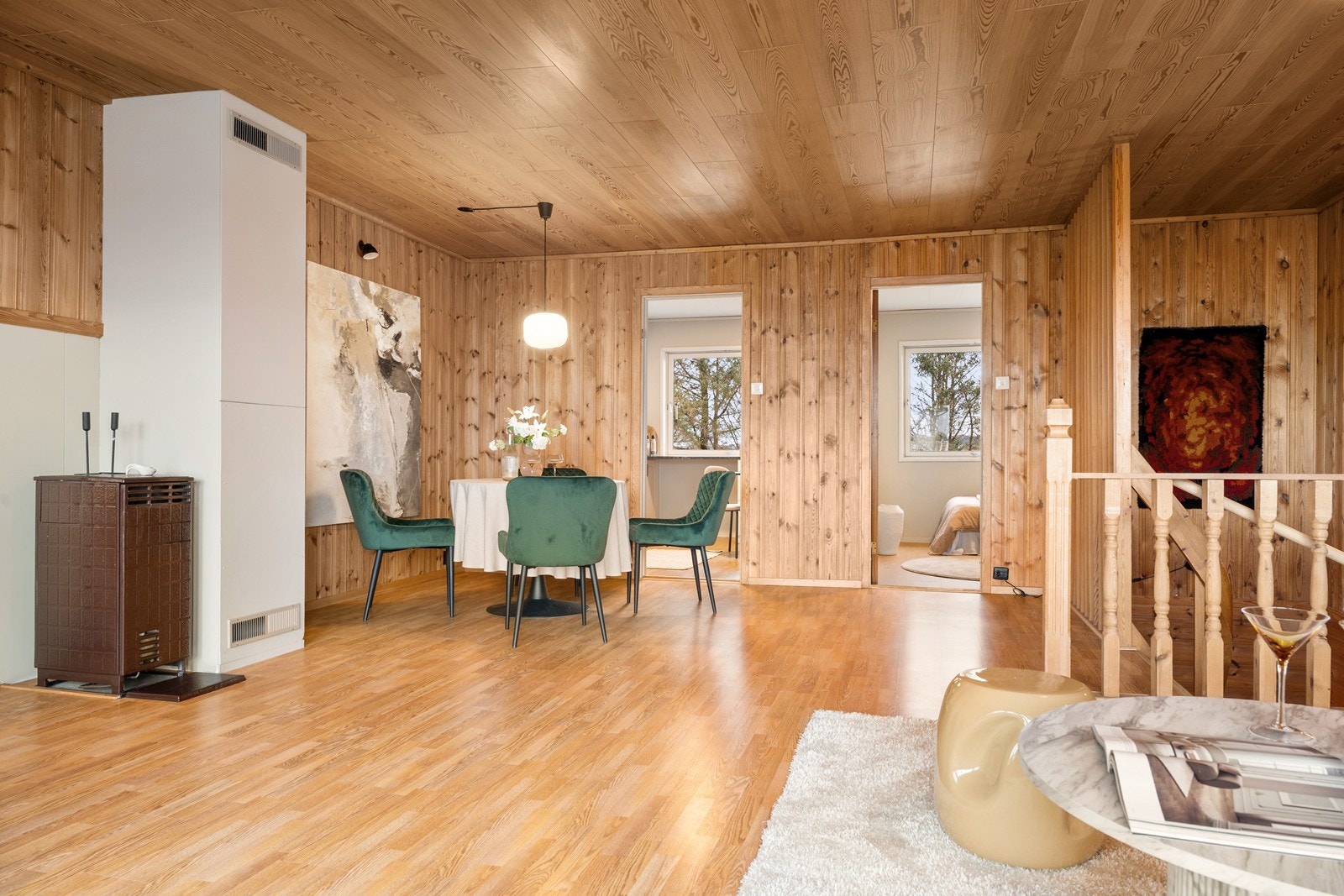 God plass til spisebordsavdeling i stue Galleribilde