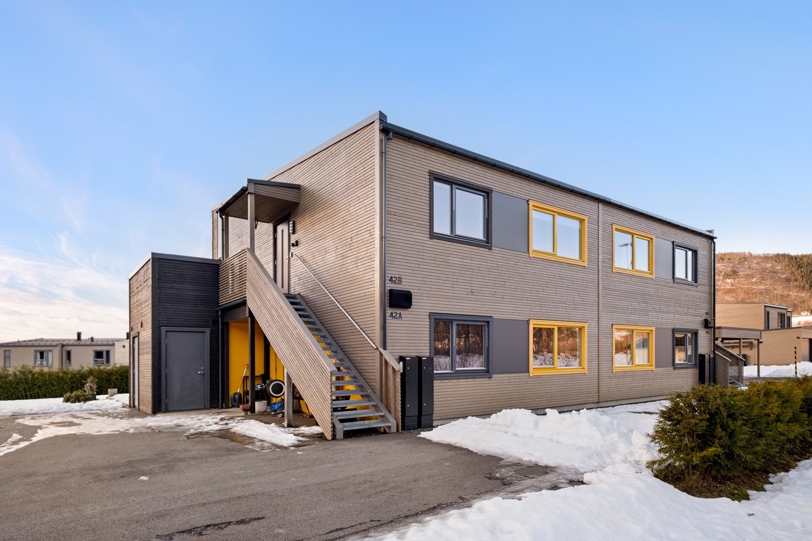 Gangavstand til nyere barne- og ungdomsskole samt flott idrettsanlegg like i nærområdet Galleribilde