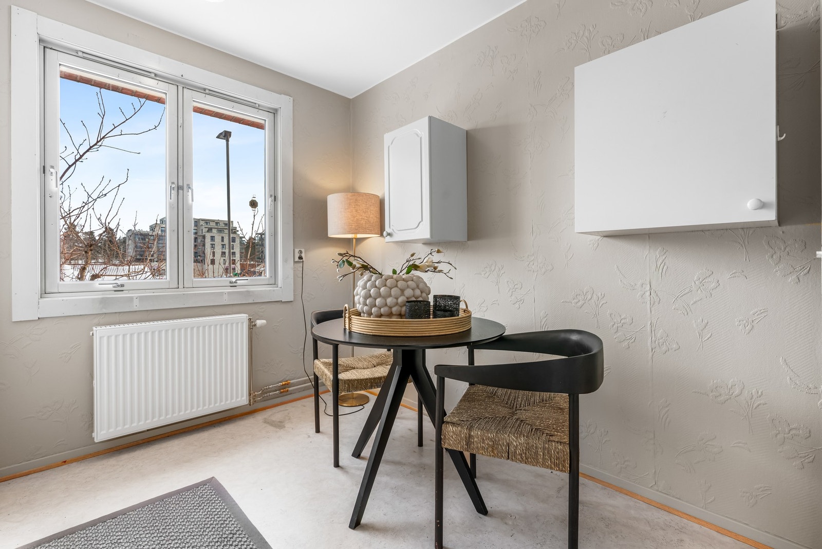 Rommets størrelse gir mulighet til et spisebord. Galleribilde