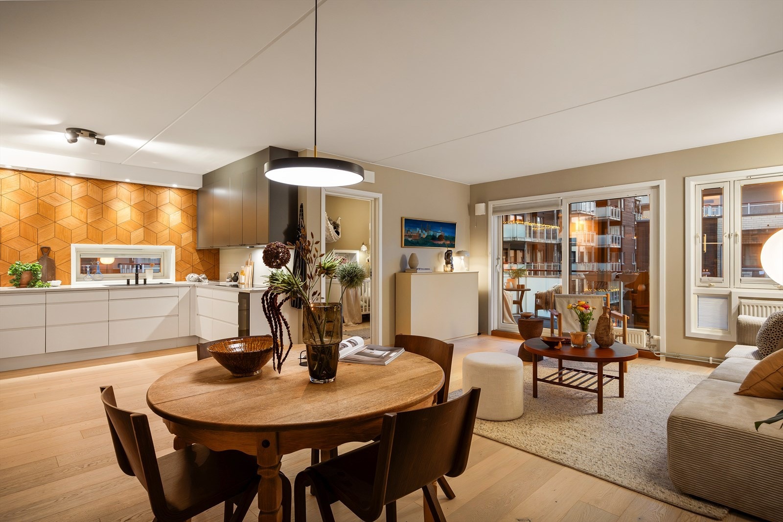 Boligen byr på stor fleksibilitet i bruk og kan enten disponeres som en romslig 4-roms, eller som en 3-roms med separat utleiedel. Utleiedelen er per i dag leid ut skattefritt for kr 12 000 per måned. Galleribilde