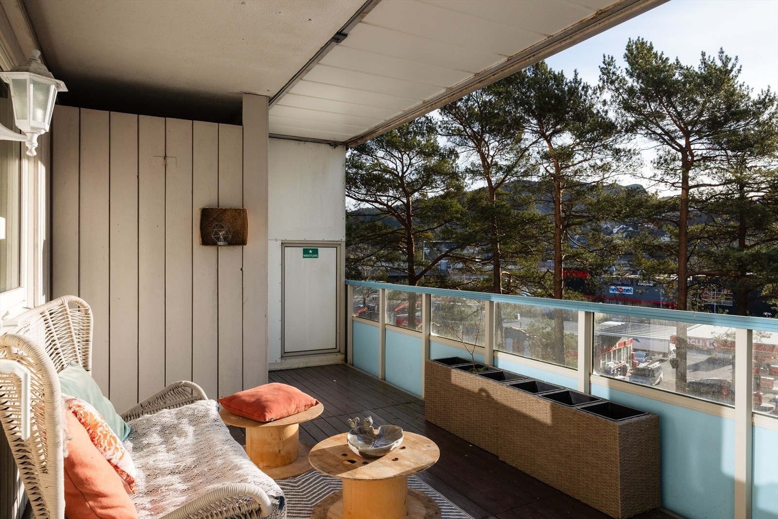 Balkong med god dybde og fleksible bruksmuligheter Galleribilde