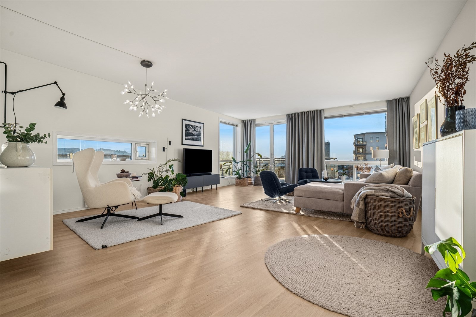 DNB Eiendom v/Bjørn Harald Sandvik presenterer en stor og velholdt 4-roms i populære Bodø Panorama Galleribilde