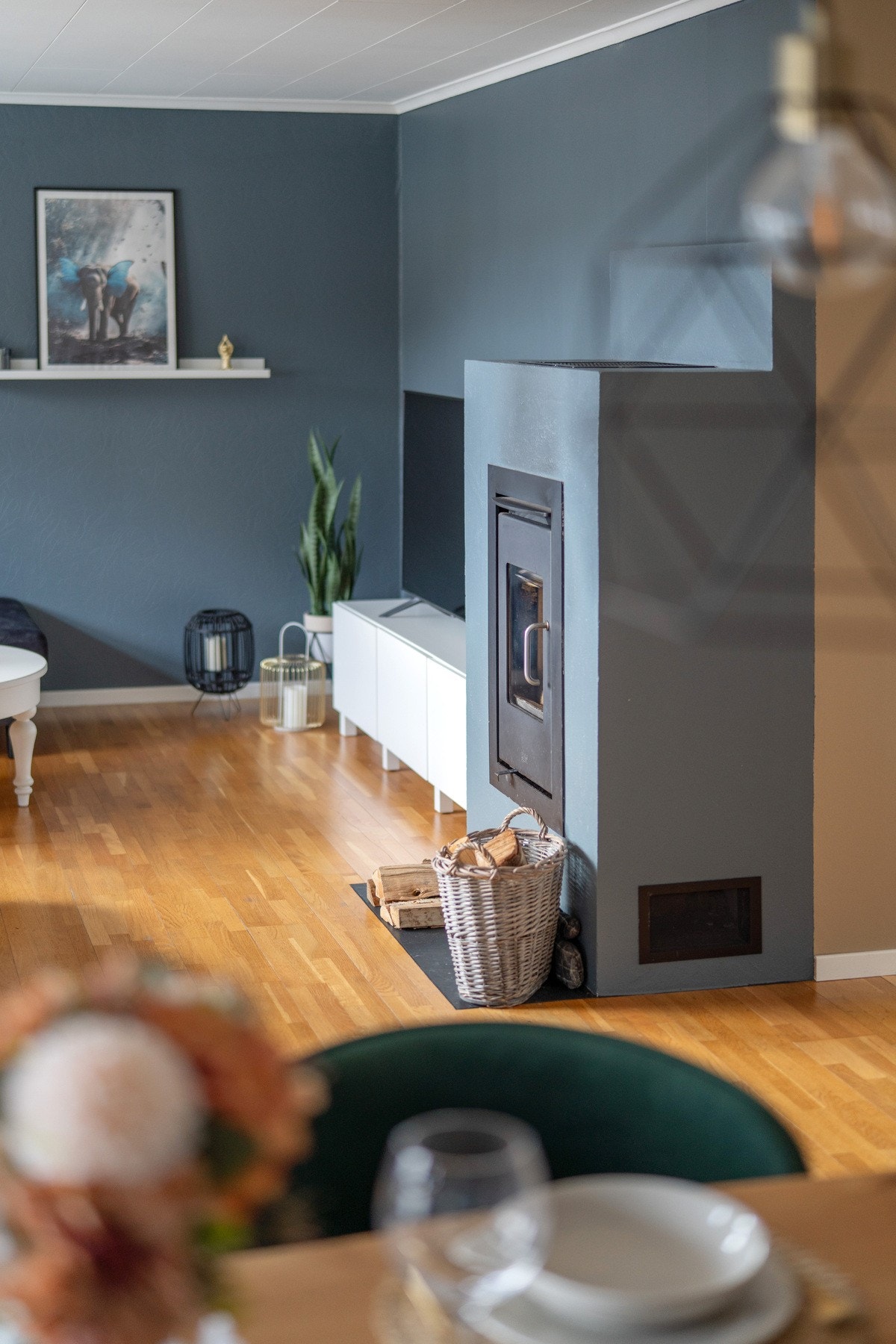 Vedovn er sentralt plassert i rommet Galleribilde