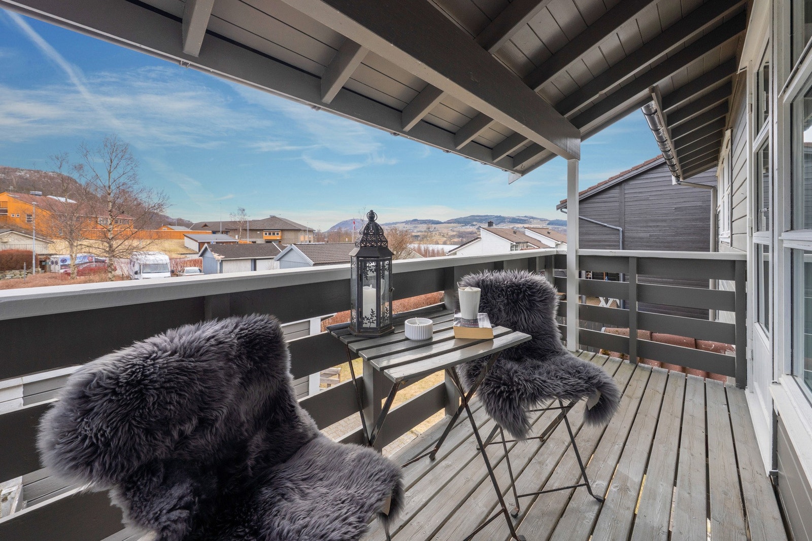 Overbygget balkong med fin utsikt Galleribilde