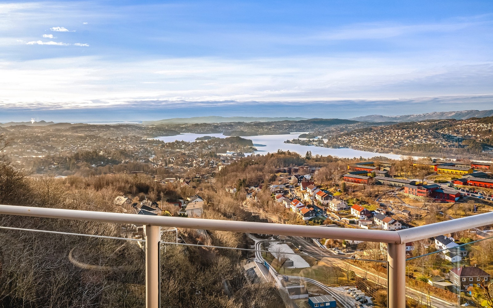 Fantastisk utsikt over nærområdet med optimale solforhold Galleribilde