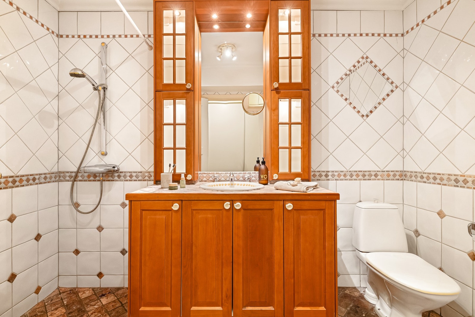 Flislagt bad med varme i gulv Galleribilde