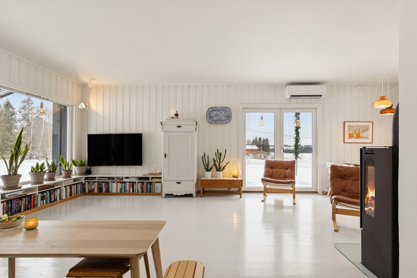 Effektiv oppvarming med varmepumpe gir komfortabel innetemperatur året rundt. Galleribilde