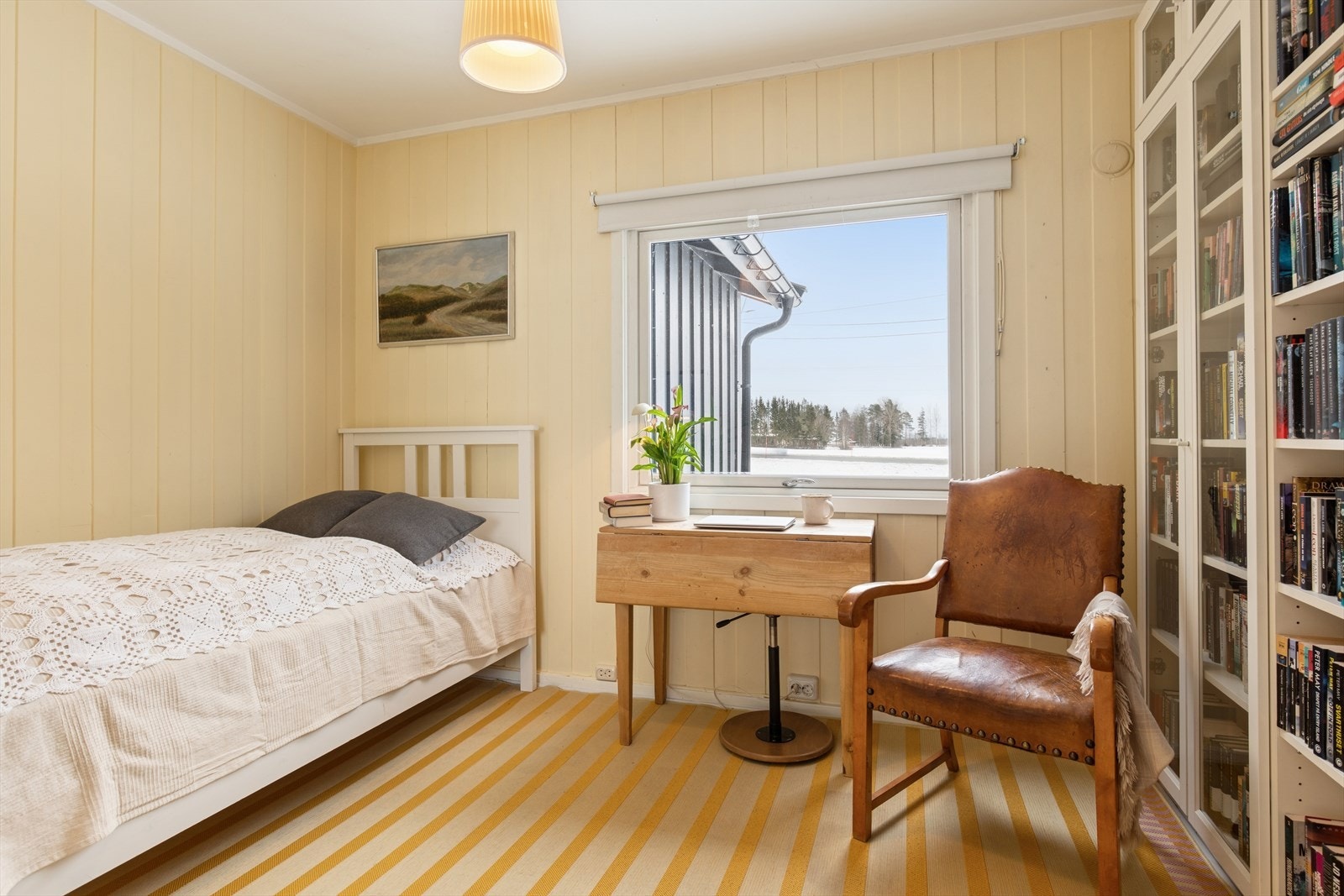 Trivelig og fleksibelt rom som passer like godt som barnerom, gjesterom eller hjemmekontor. Galleribilde