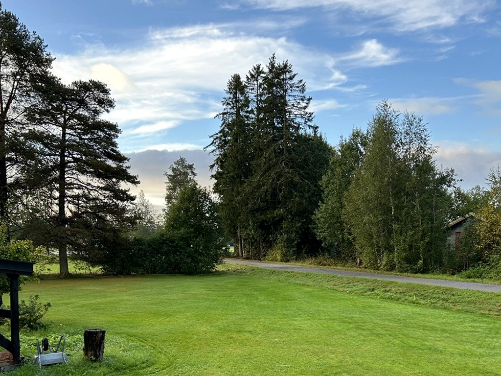 Selgers egne bilder: En attraktiv beliggenhet som kombinerer naturens ro med enkel tilgang til hverdagens fasiliteter. Galleribilde