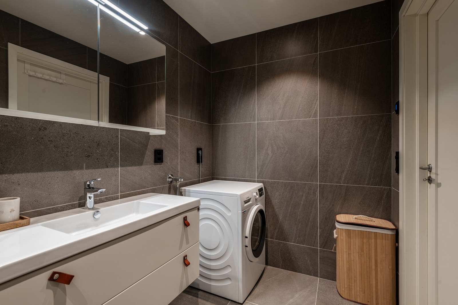 Fliser på vegg og gulv. Galleribilde