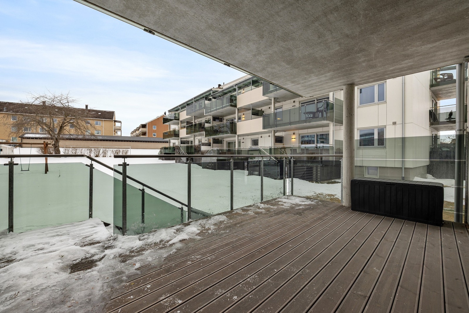 Fra terrassen har man direkte nedgang til felles hage. Galleribilde