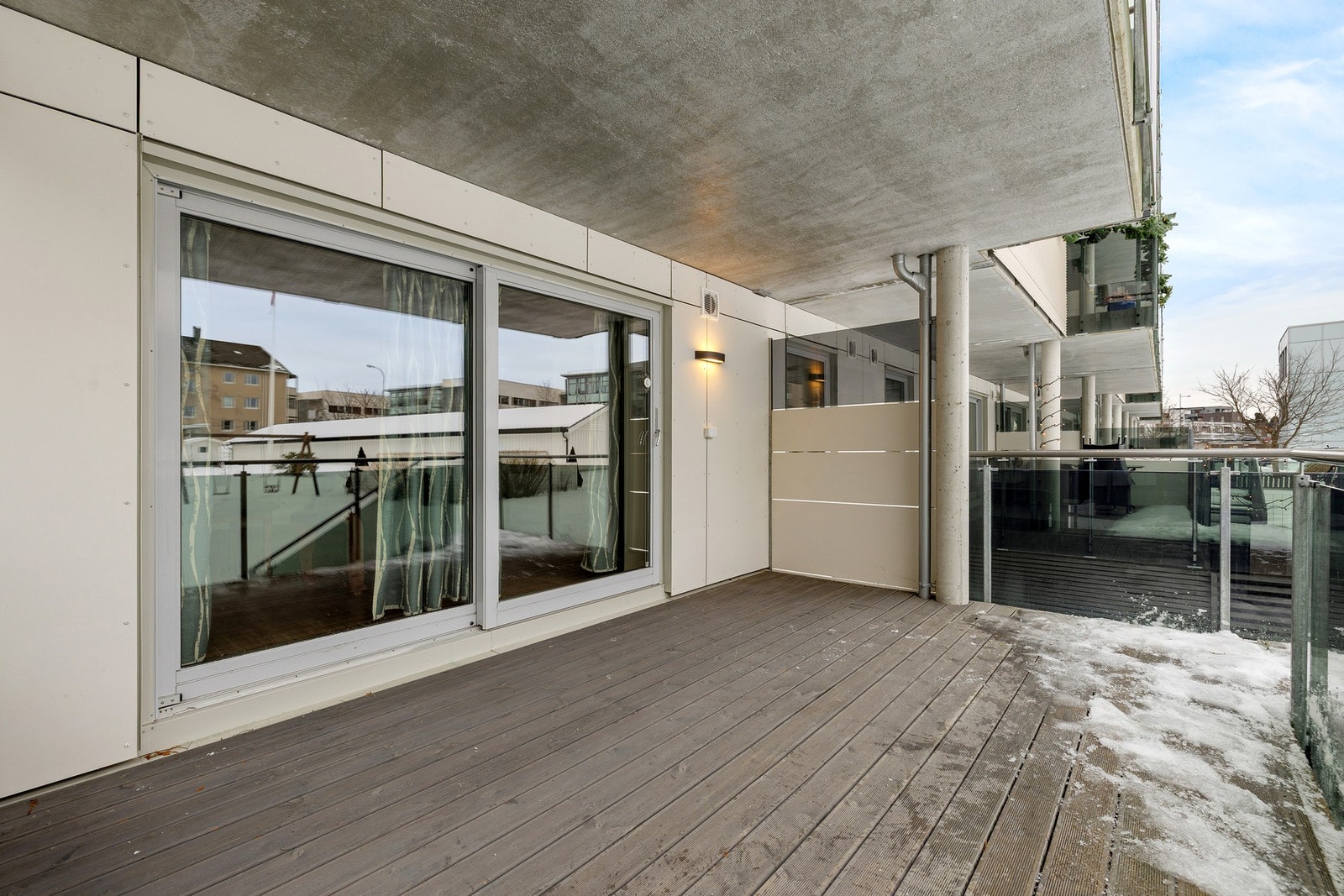 Terrassen er sør-/vestvendt og har gode solforhold. Galleribilde