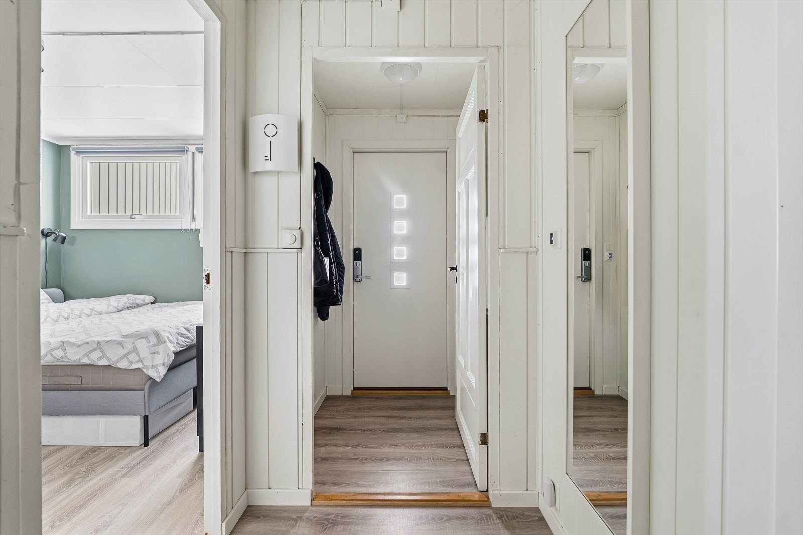 Vindfang med adkomst til gang. Galleribilde