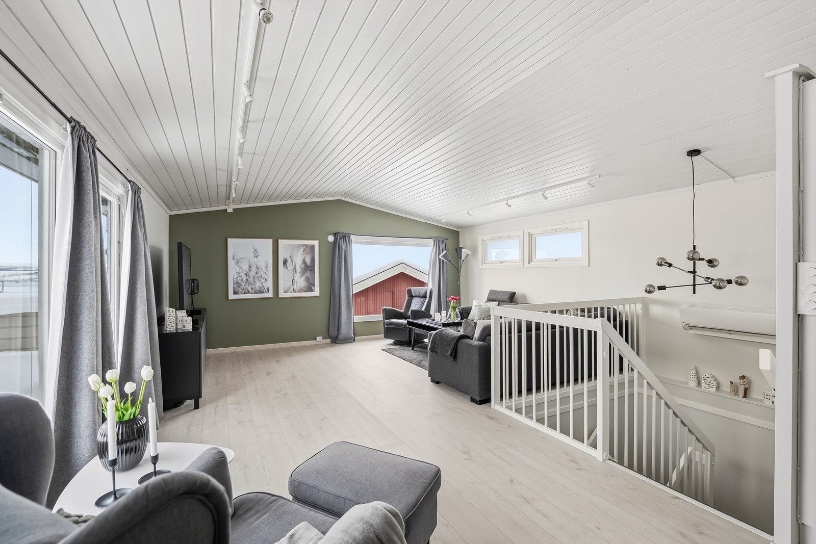 Vinduer byttet i perioden 2025/2022, ny trapp fra 2021 og varmepumpe installert i 2018. Galleribilde