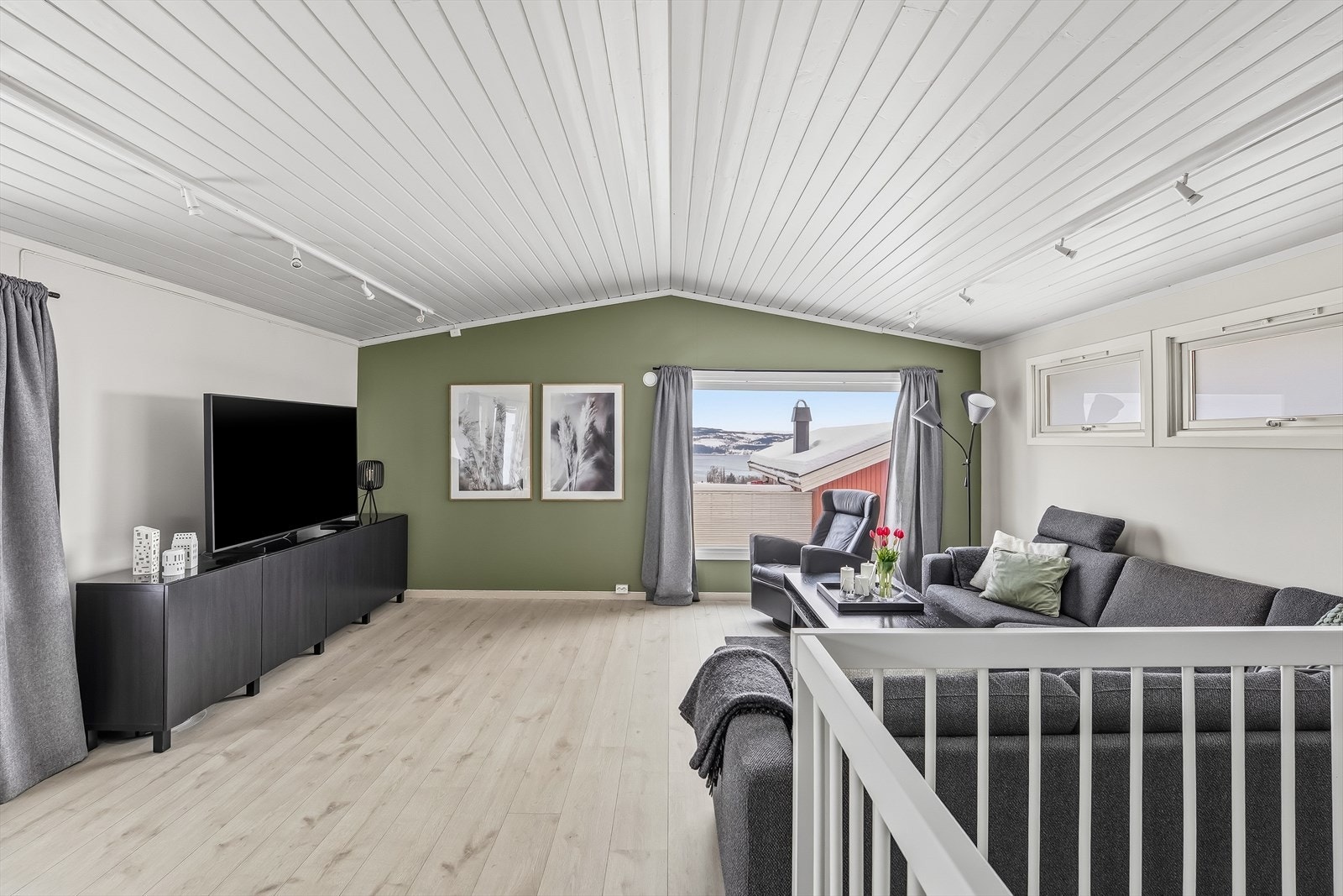 Fra stue har man adkomst til en romslig terrasse. Galleribilde