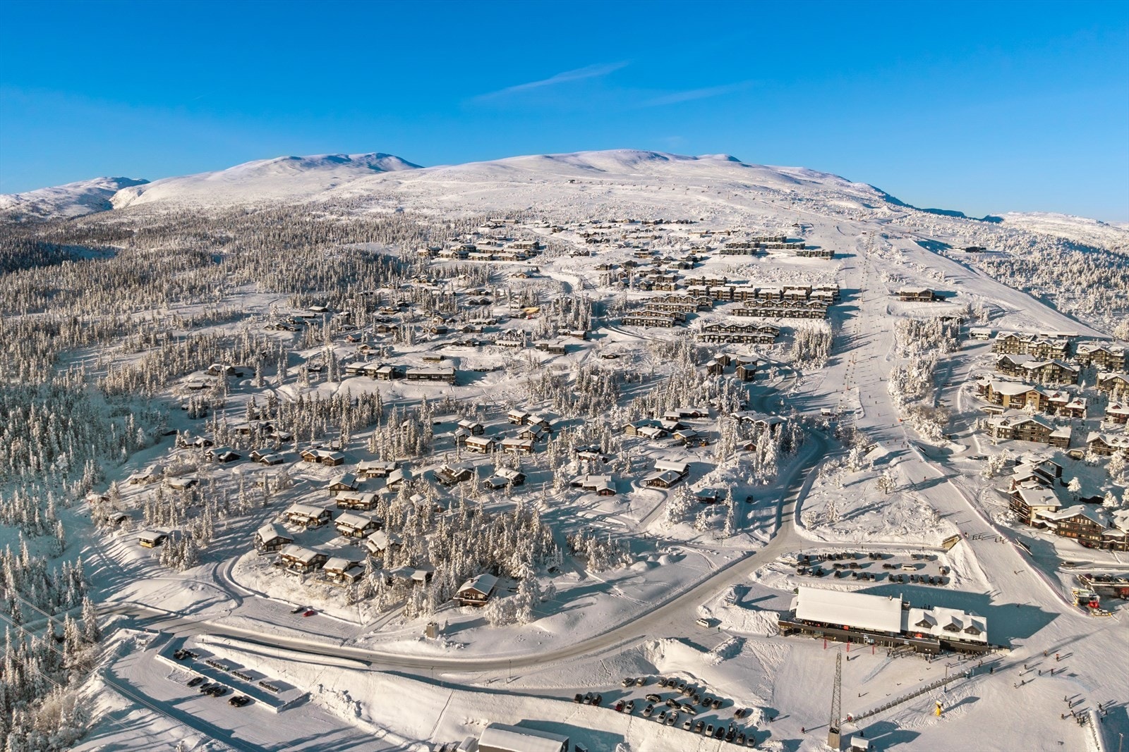 Norefjell gir deg den ekte fjellfølelsen - frisk luft, vid utsikt og roen du bare finner på det mektige fjellet. Galleribilde