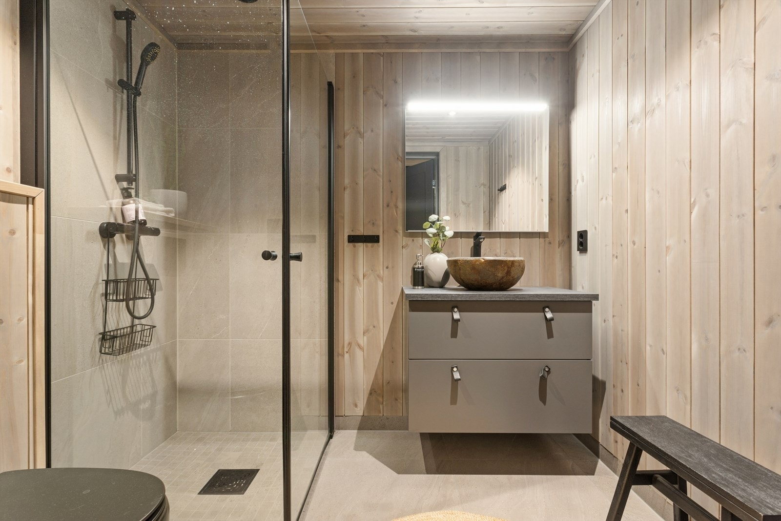 Med to bad ligger alt til rette for et smidig hytteliv - også når dere er flere samlet. Galleribilde