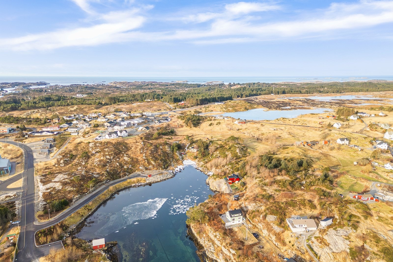 For de turglade er det varierte turmuligheter i nærområdet, samt kort vei til gode bade og fiskemuligheter. Galleribilde
