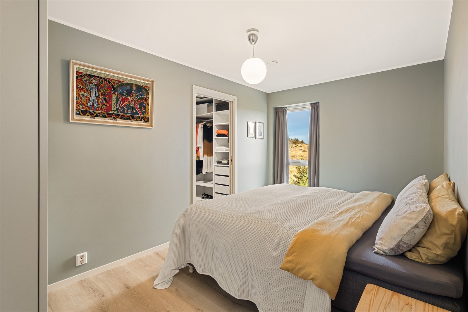 Hovedsoverommet er av god størrelse og er målt til 10,7 m². Galleribilde