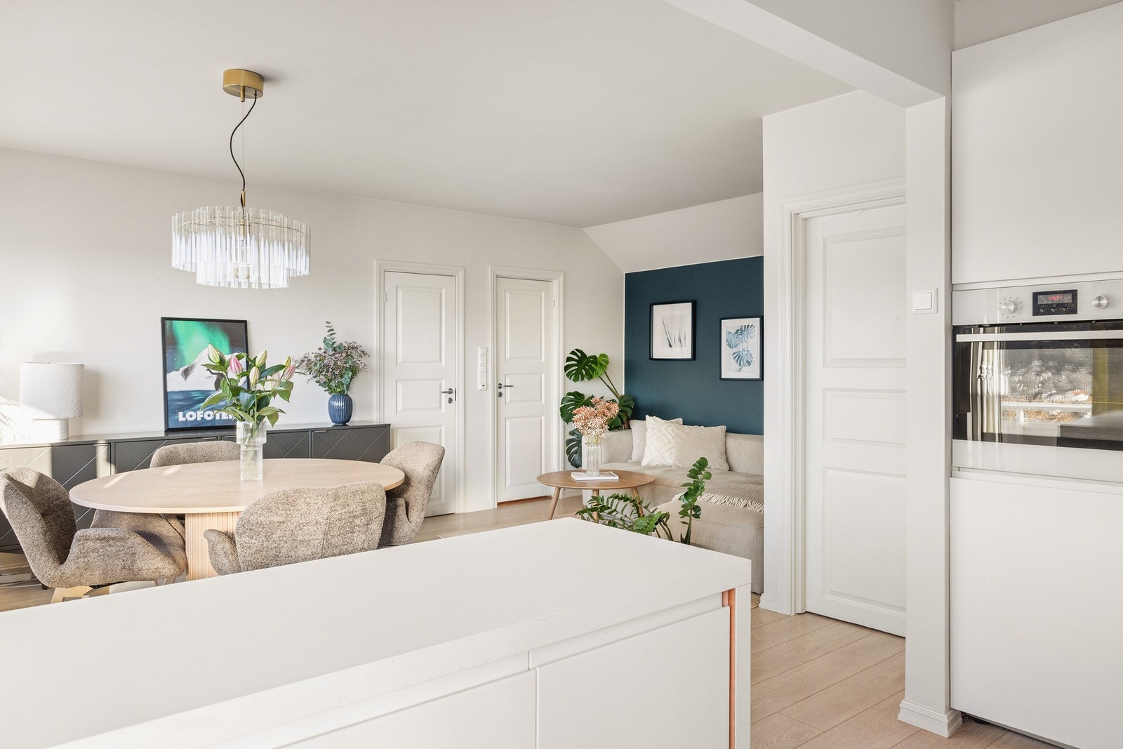 Leiligheten har gjennomgående 1-stavs laminat på gulv. Galleribilde