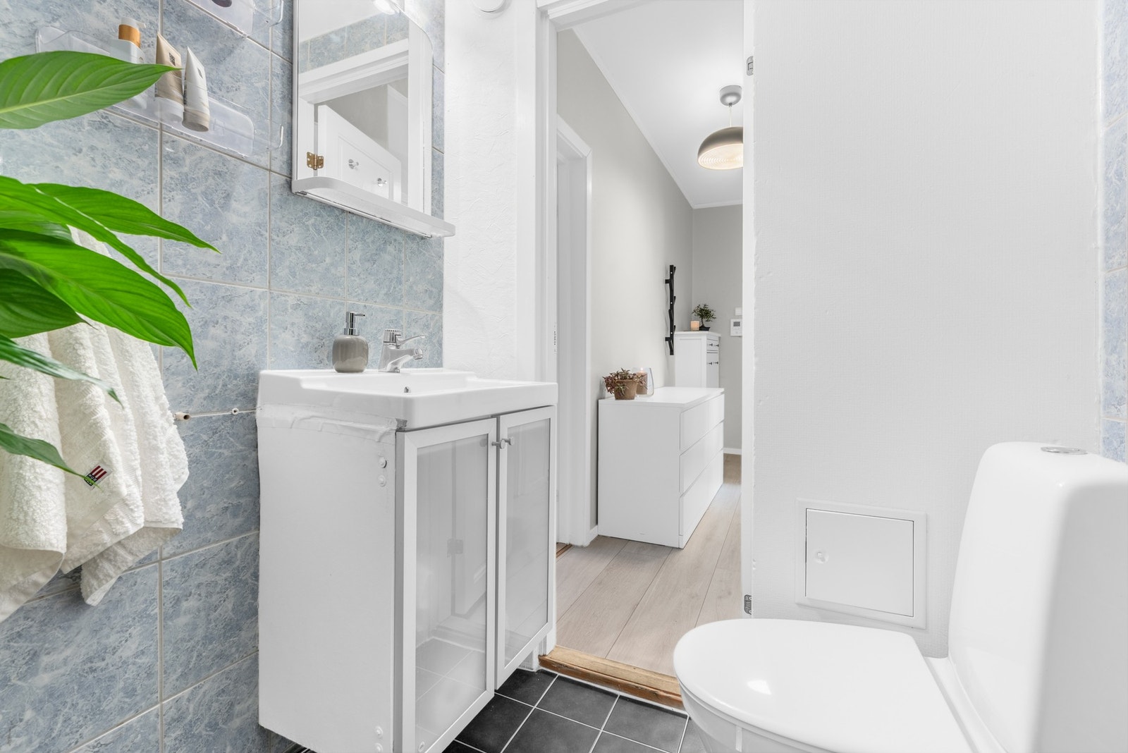 Sameiet skal skifte vann- og avløpsanlegget, samt rehabilitere badene. Se punkt beskrivelse av eierseksjonssameiet i salgsoppgaven Galleribilde