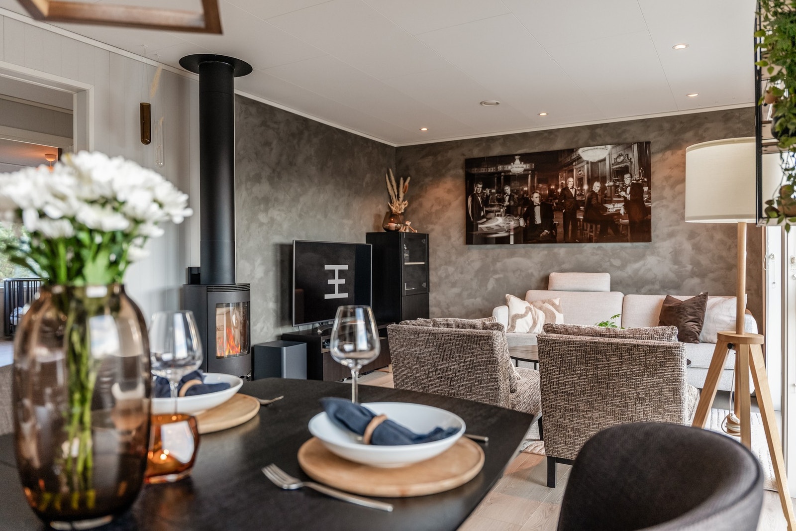 Oppvarming med peis og varmepumpe fra 2023. Galleribilde