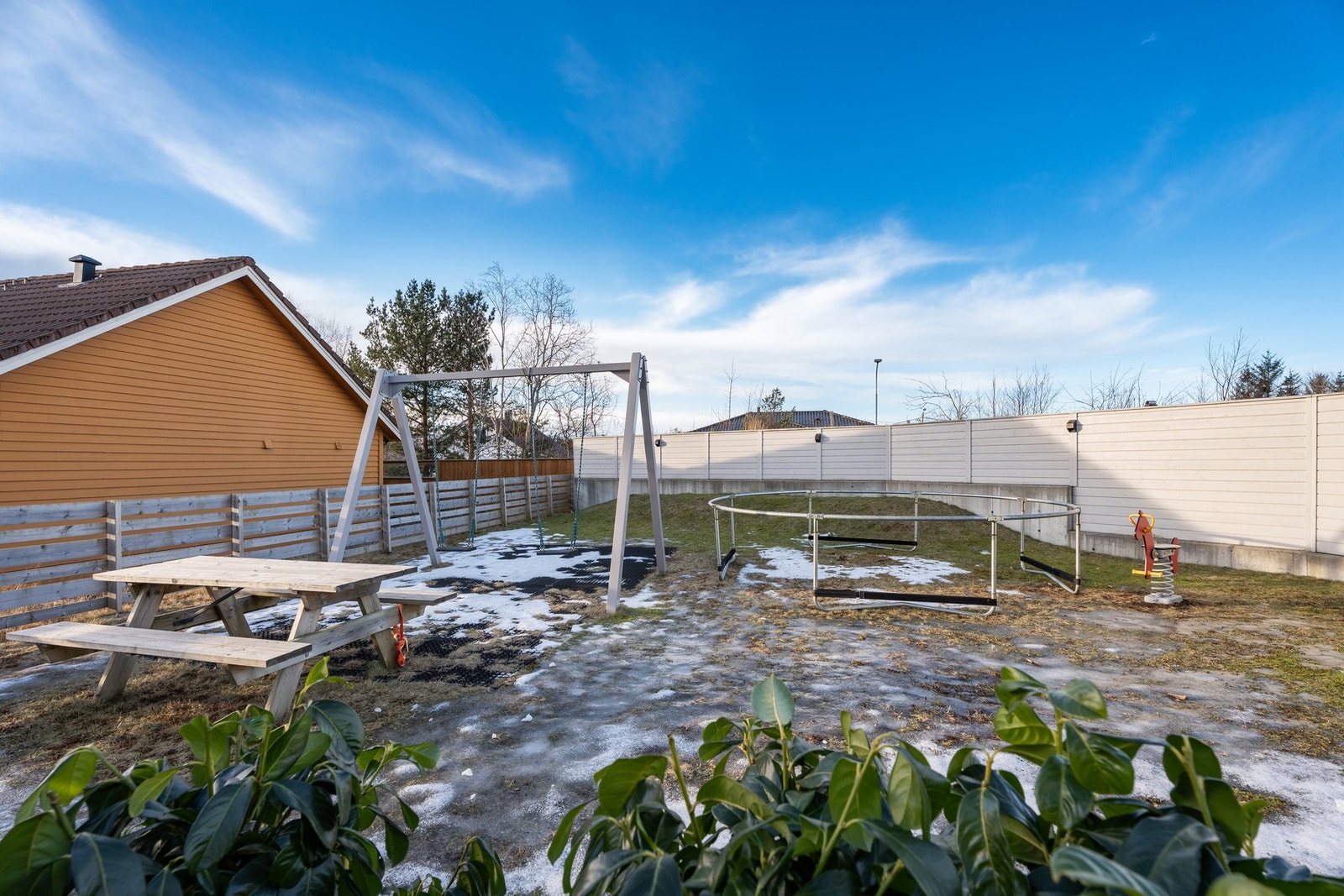 Lekeplass rett ved boligen. Galleribilde