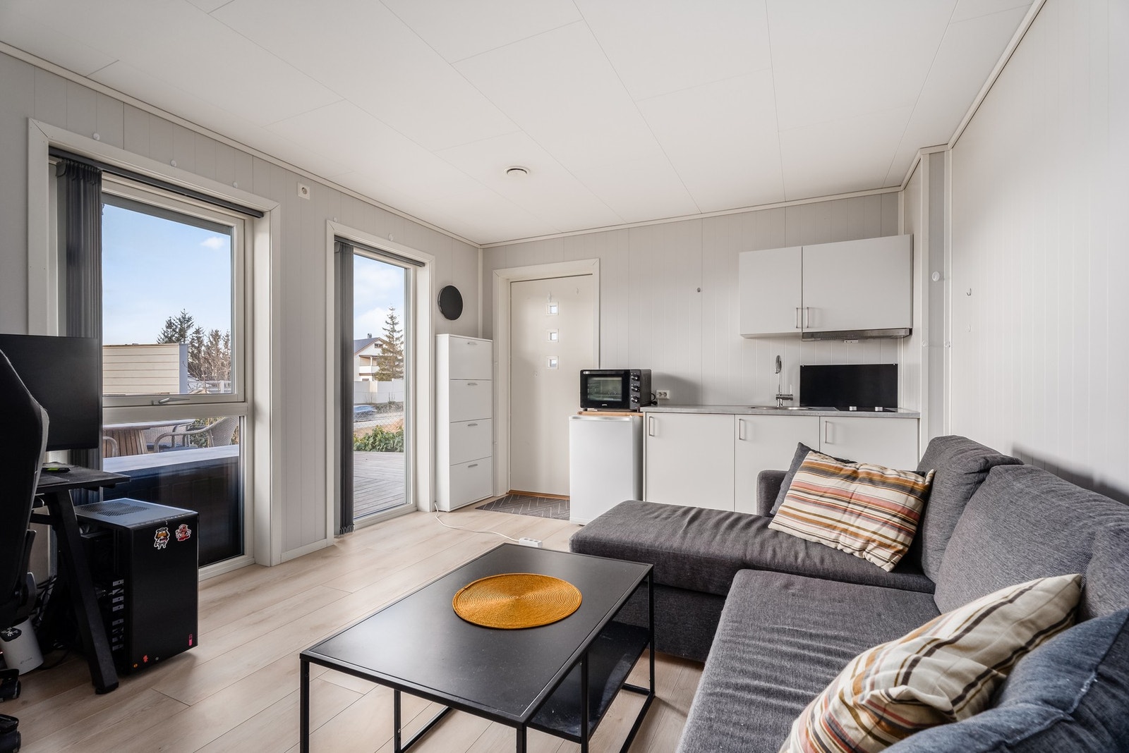 Hybeldel i 1. etasje som per i dag er utleid for kr 7 600 per måned. Galleribilde