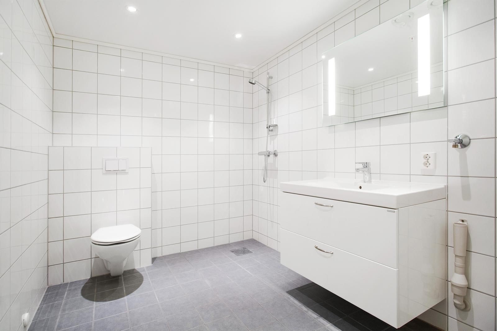 Moderne bad med varmekabler i gulv Galleribilde