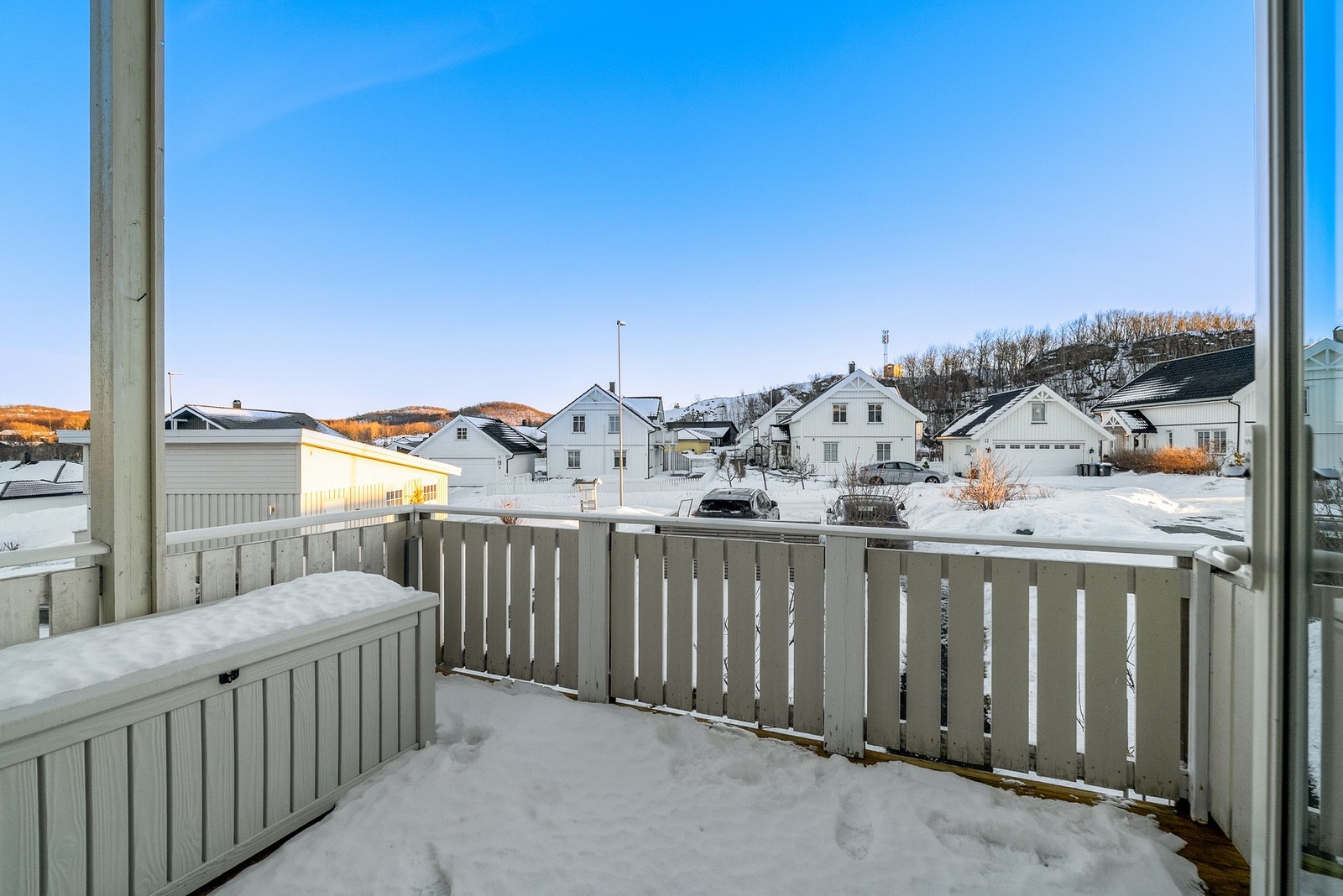 Balkong med gode lys- og solforhold Galleribilde