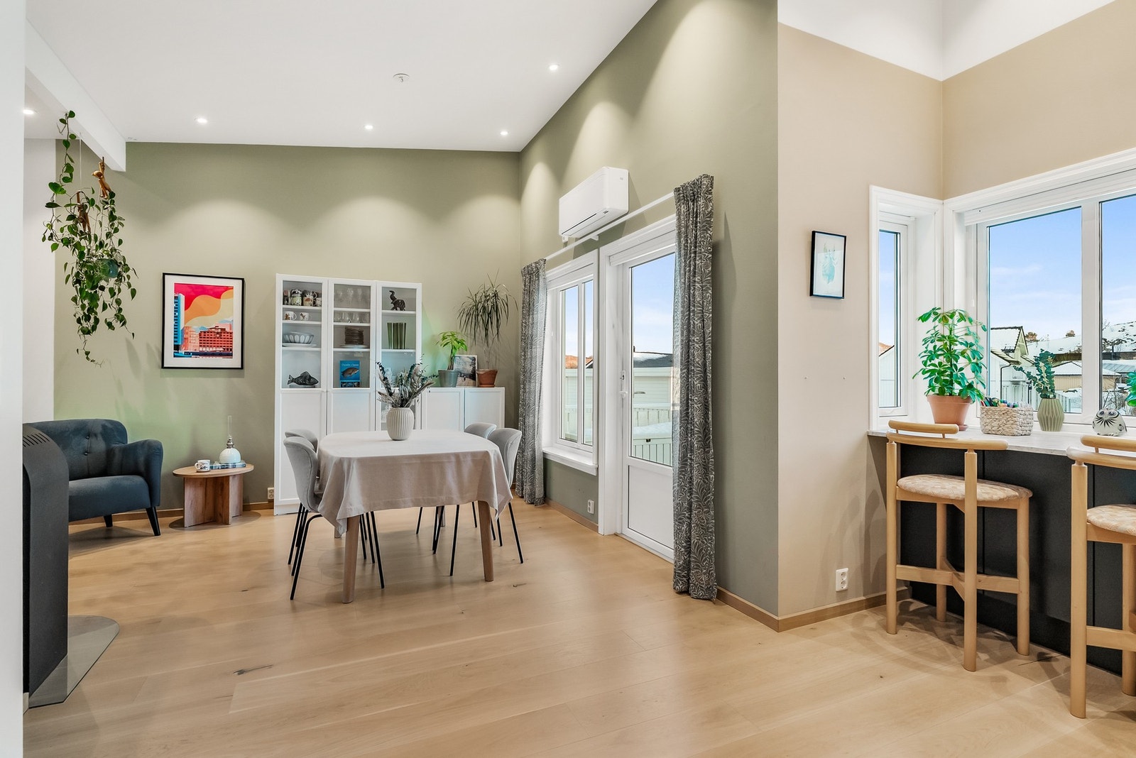 Utgang til balkong nr. 2 fra spisestuen. Galleribilde