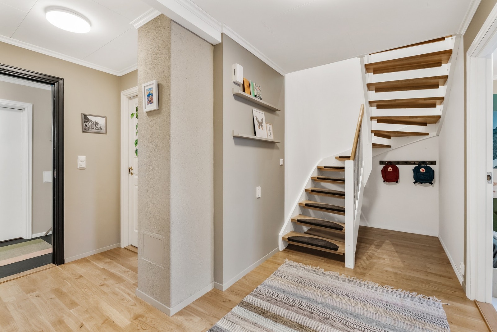 Gang/trapperom i første etasje Galleribilde