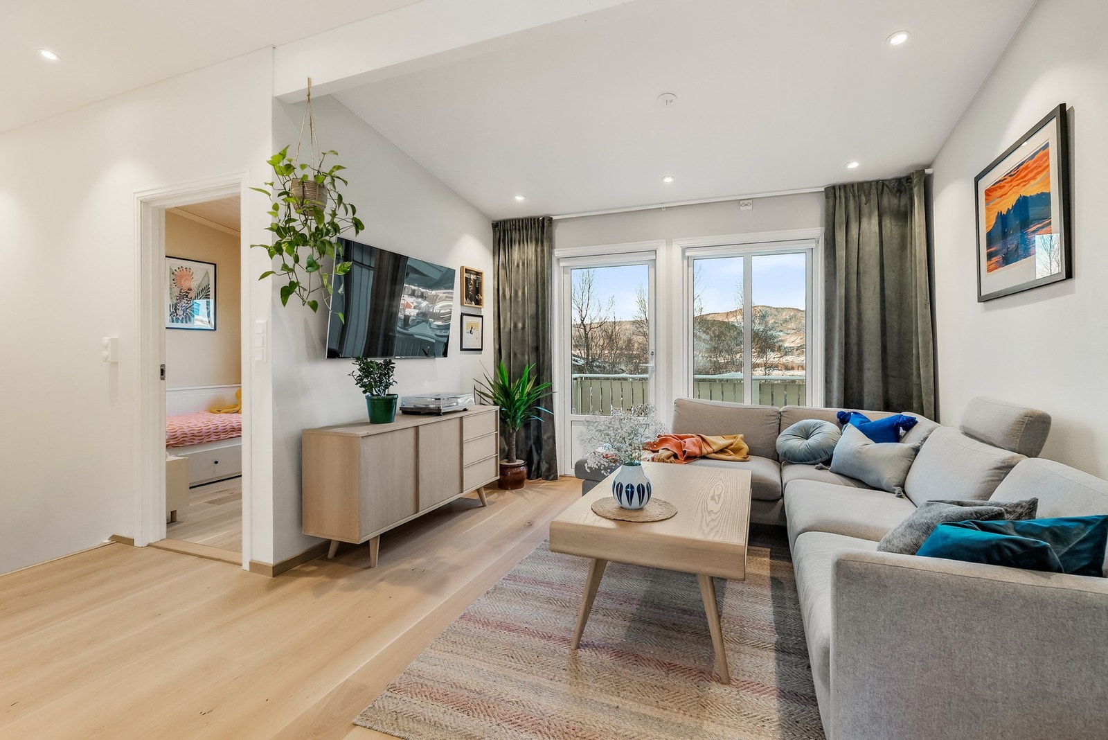 Nåværende eier har tv og internett (fiber) fra Signal Altibox. Galleribilde