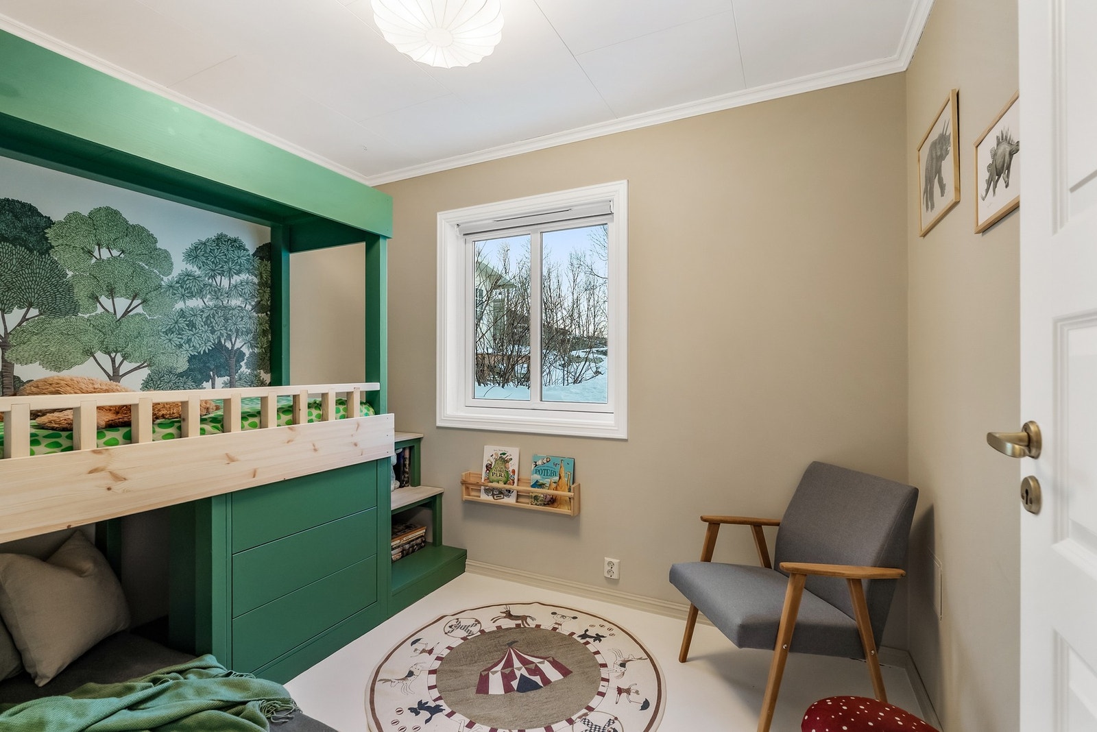 Soverom nr. 3 med plassbygget seng (medfølger) Galleribilde