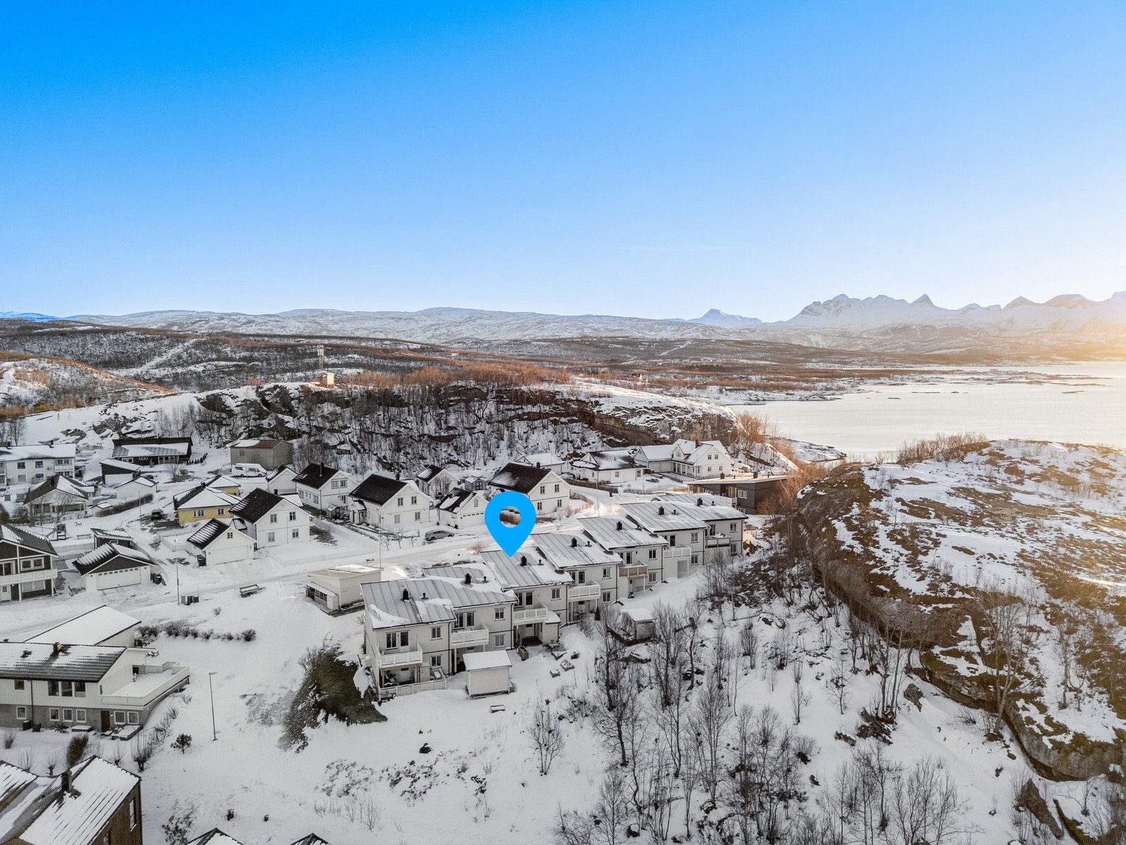 Grenser mot felles lek- og friareal med flotte turområder og nærhet til Saltenfjorden. Galleribilde