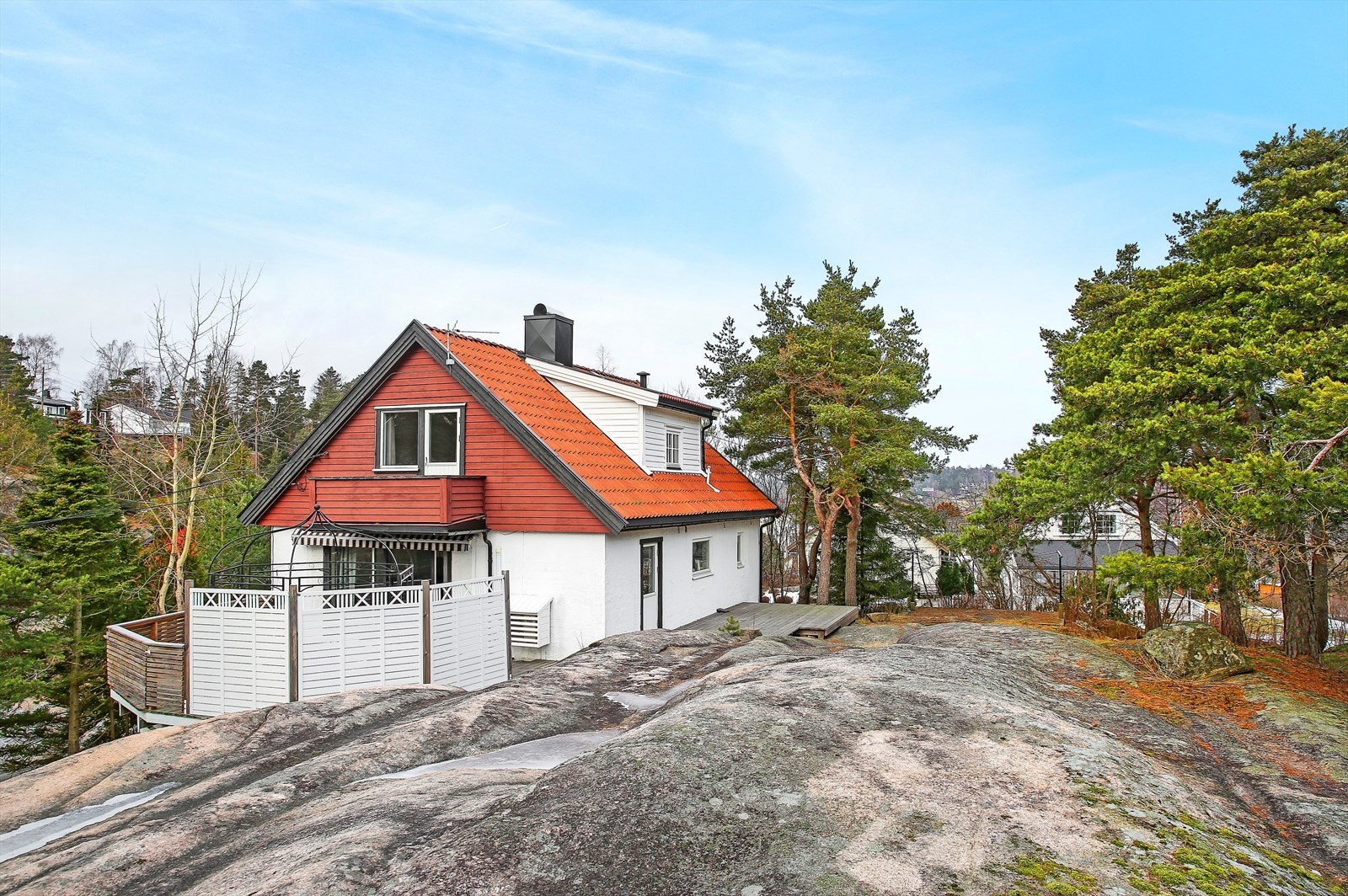 Østvendt platting med utgang fra spisestue Galleribilde