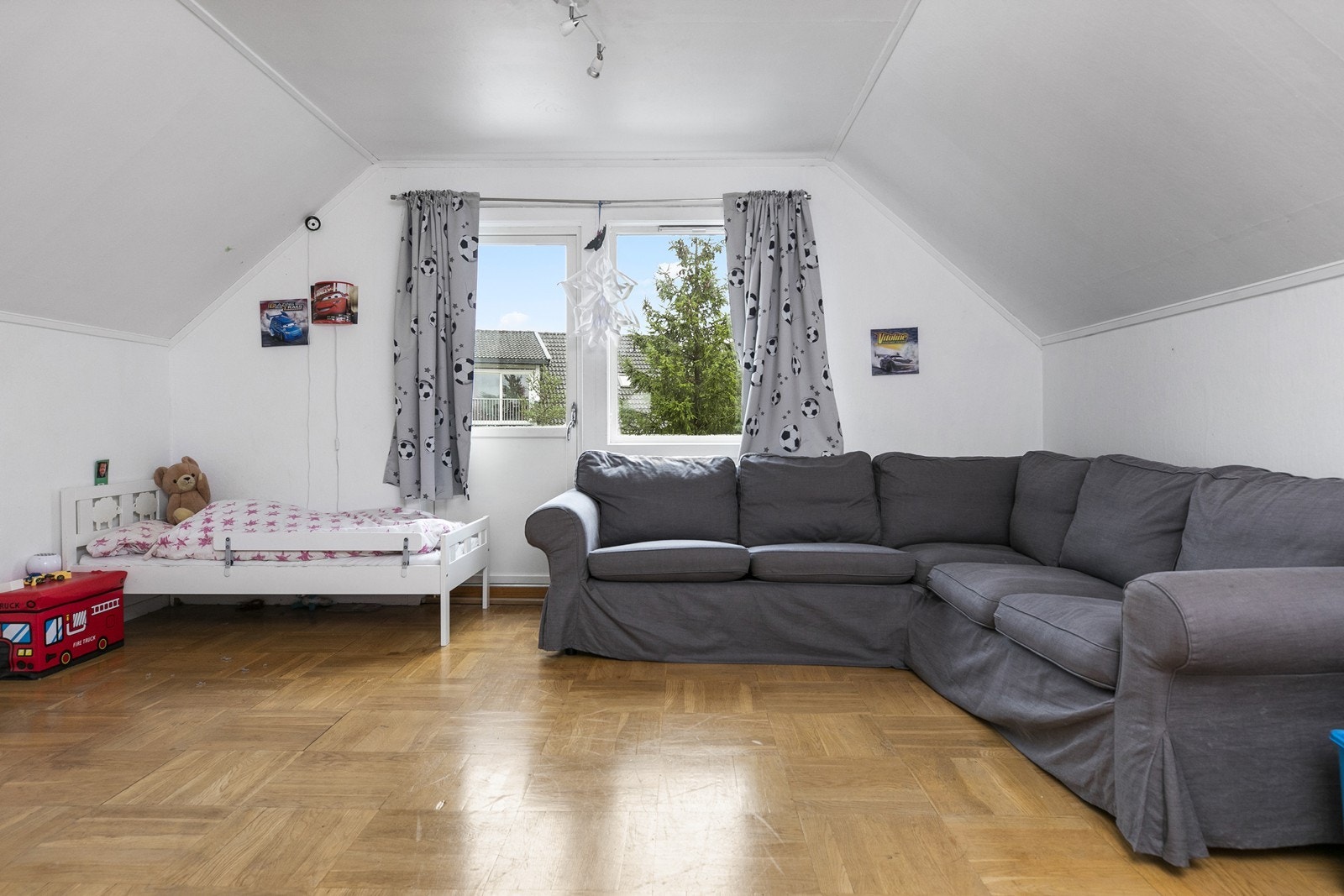 Stue i 2. etasje med utgang til balkong Galleribilde