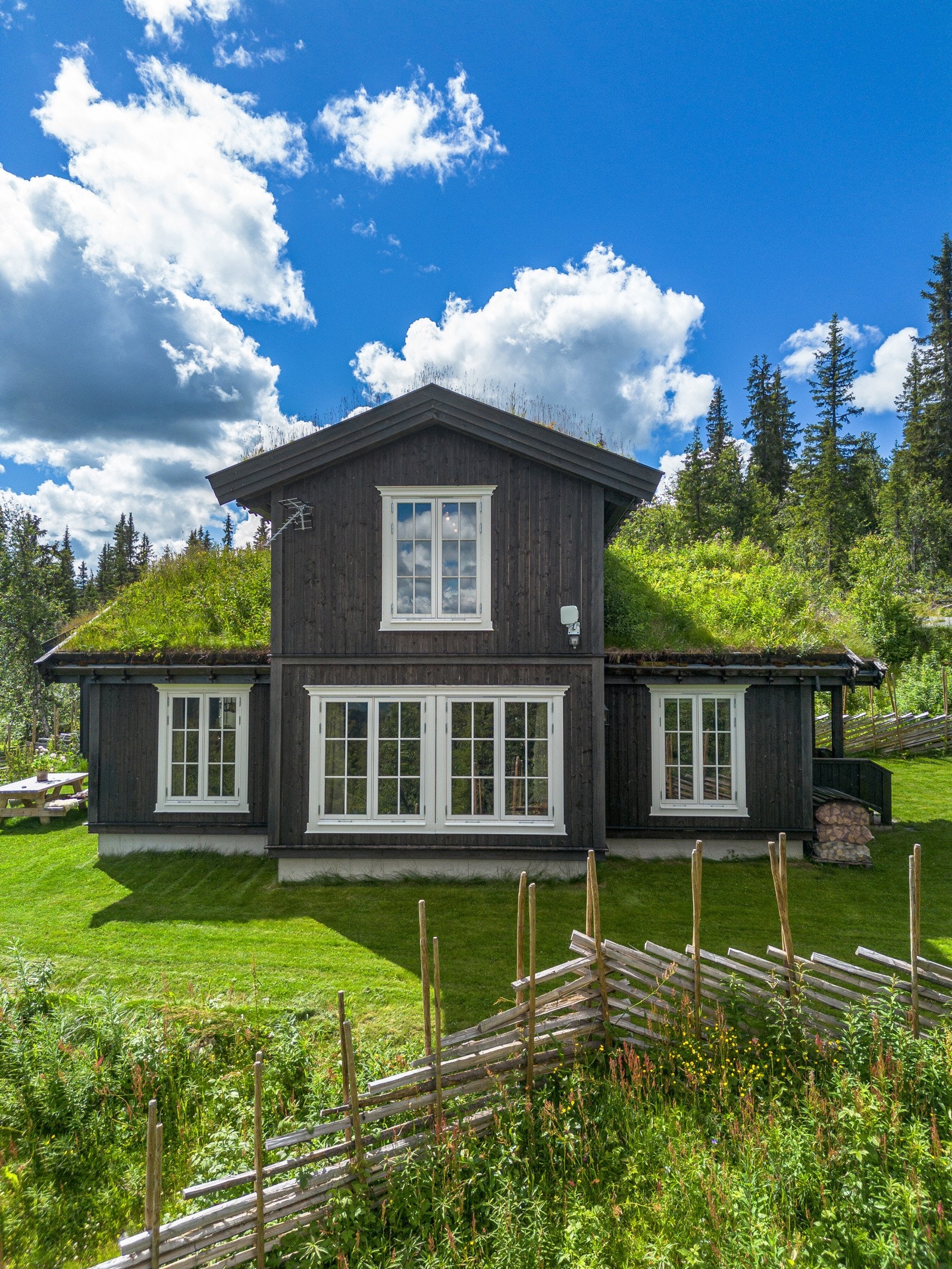 Flott familiehytte med plass til flere generasjoner Galleribilde