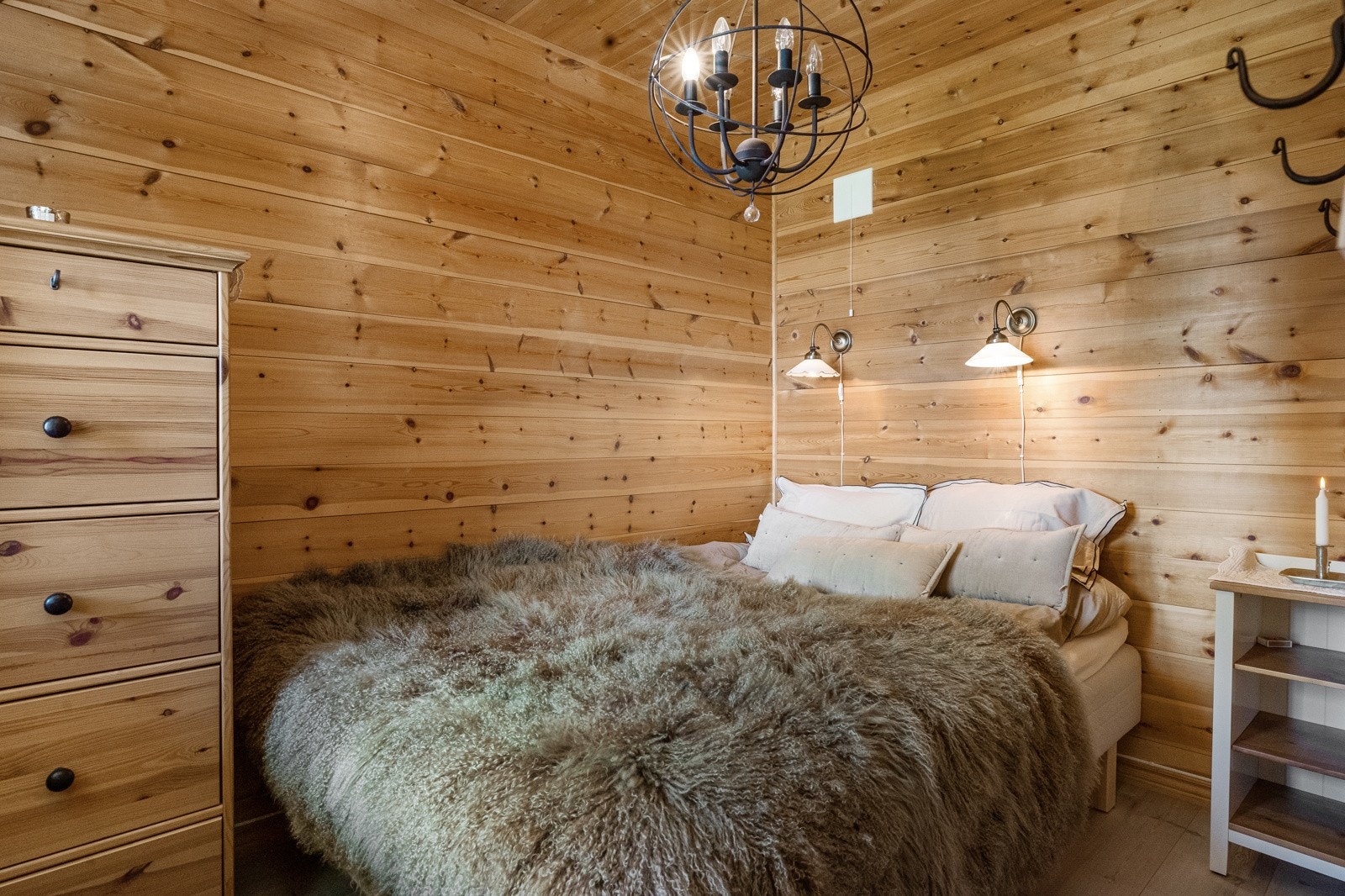 Soverom i anneks med plass til dobbeltseng Galleribilde