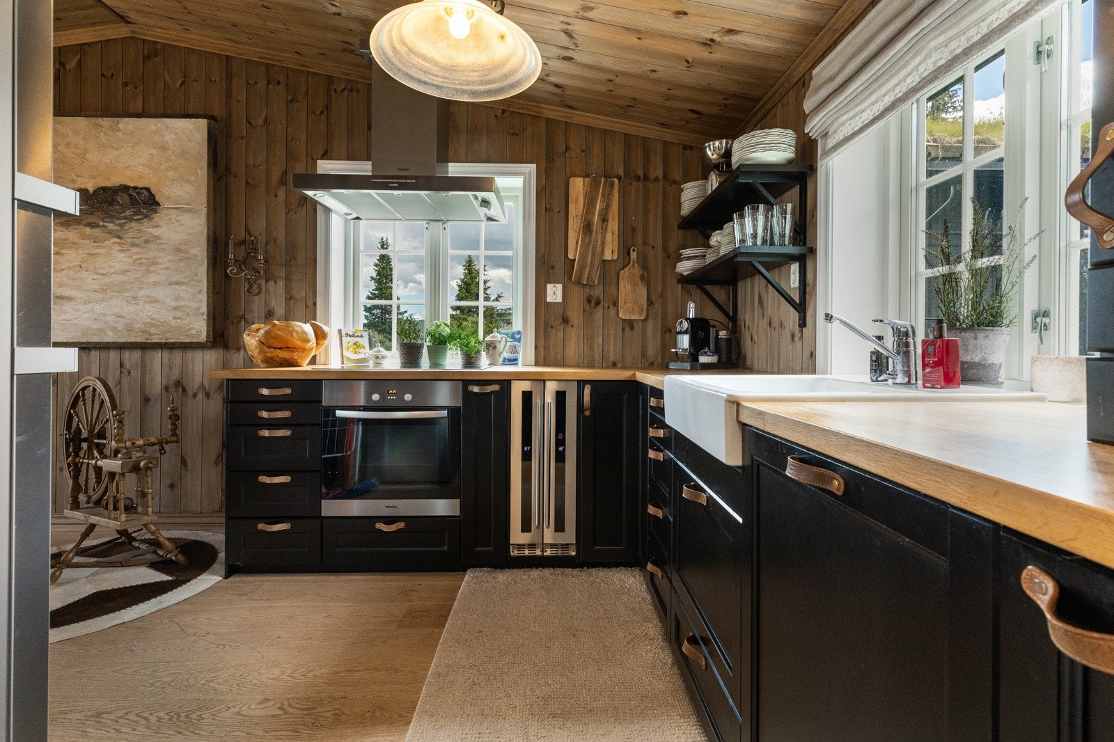 Integrert stekeovn, koketopp, vinskap og oppvaskmaskin - frittstående kjøl/frysseskap Galleribilde