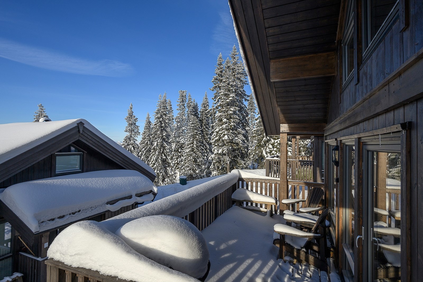 Hytta har en attraktiv beliggenhet i Sandstulgrenda med gode solforhold med vending mot vest. Galleribilde