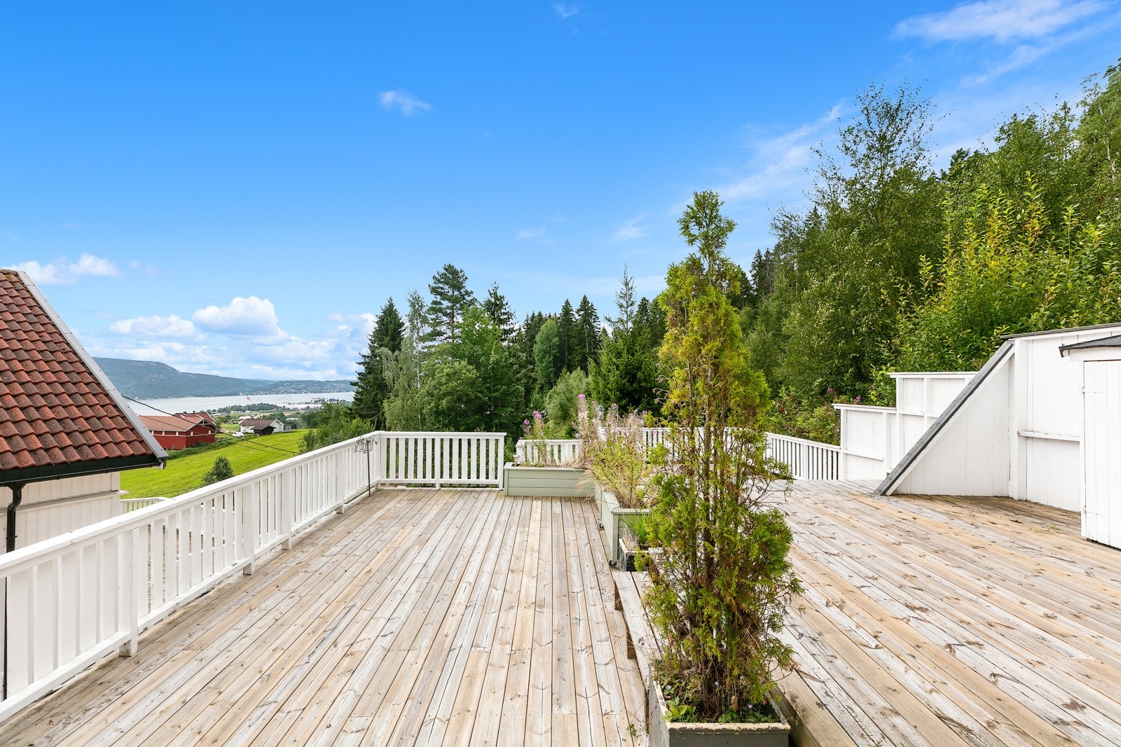 Terrasse ved bryggerhus Galleribilde