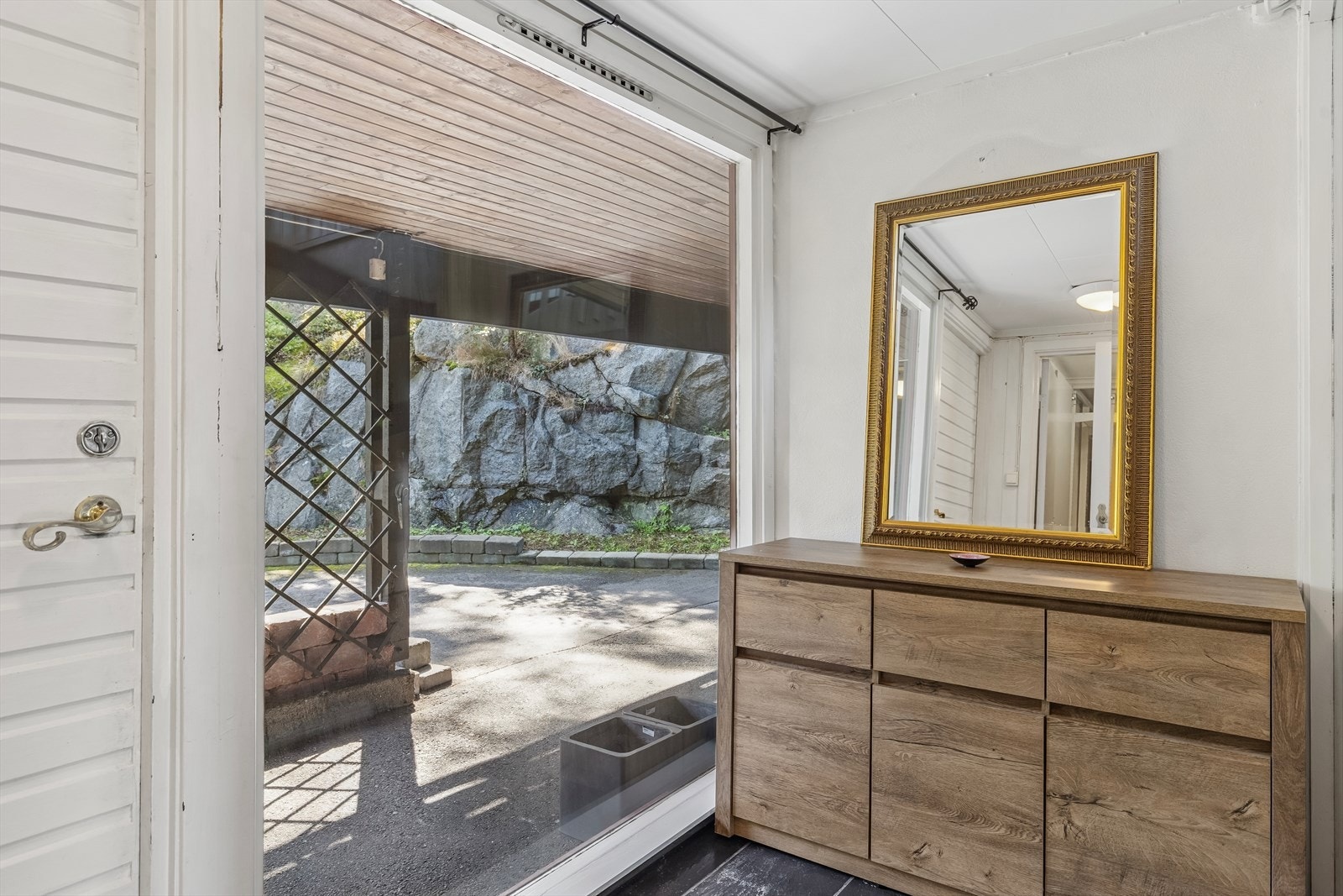 Vindfang, med stort vindu. Galleribilde