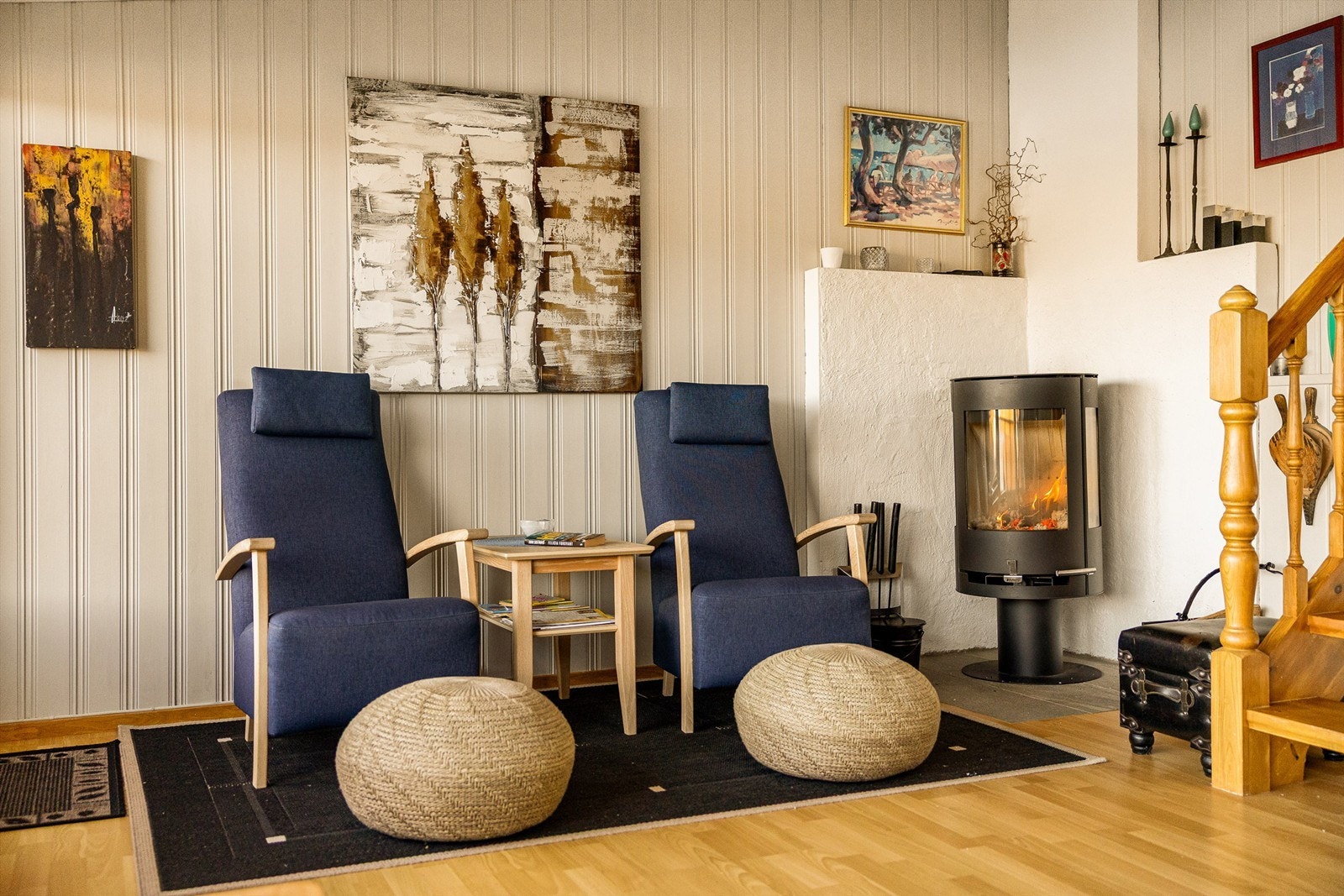 En peisovn i stuen gir ekstra varme og hygge på kjøligere kvelder. Galleribilde