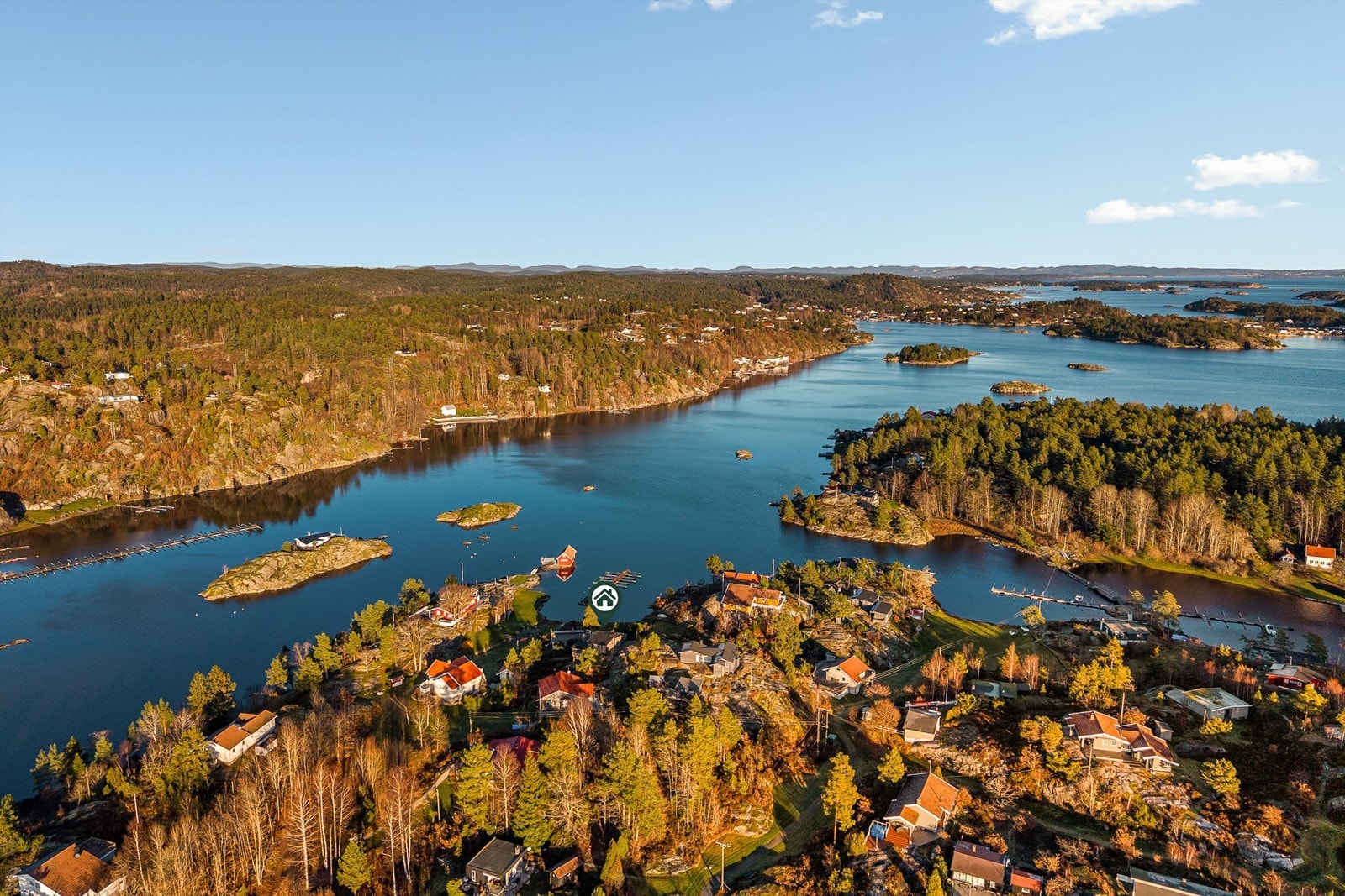 Området byr på et rikt båt- og friluftsliv med utallige turmuligheter. Galleribilde